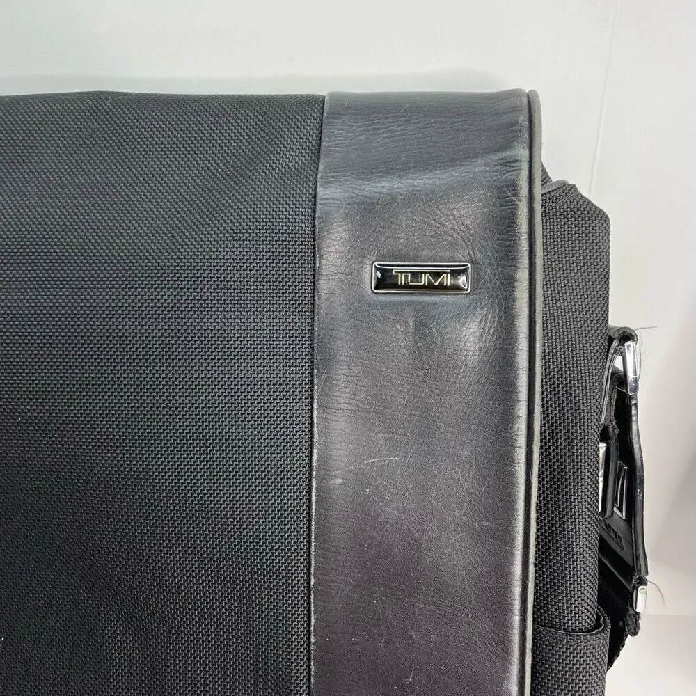 TUMI Spirit of Imagination Black Nylon & Leather Messenger‎ Bag #23671D